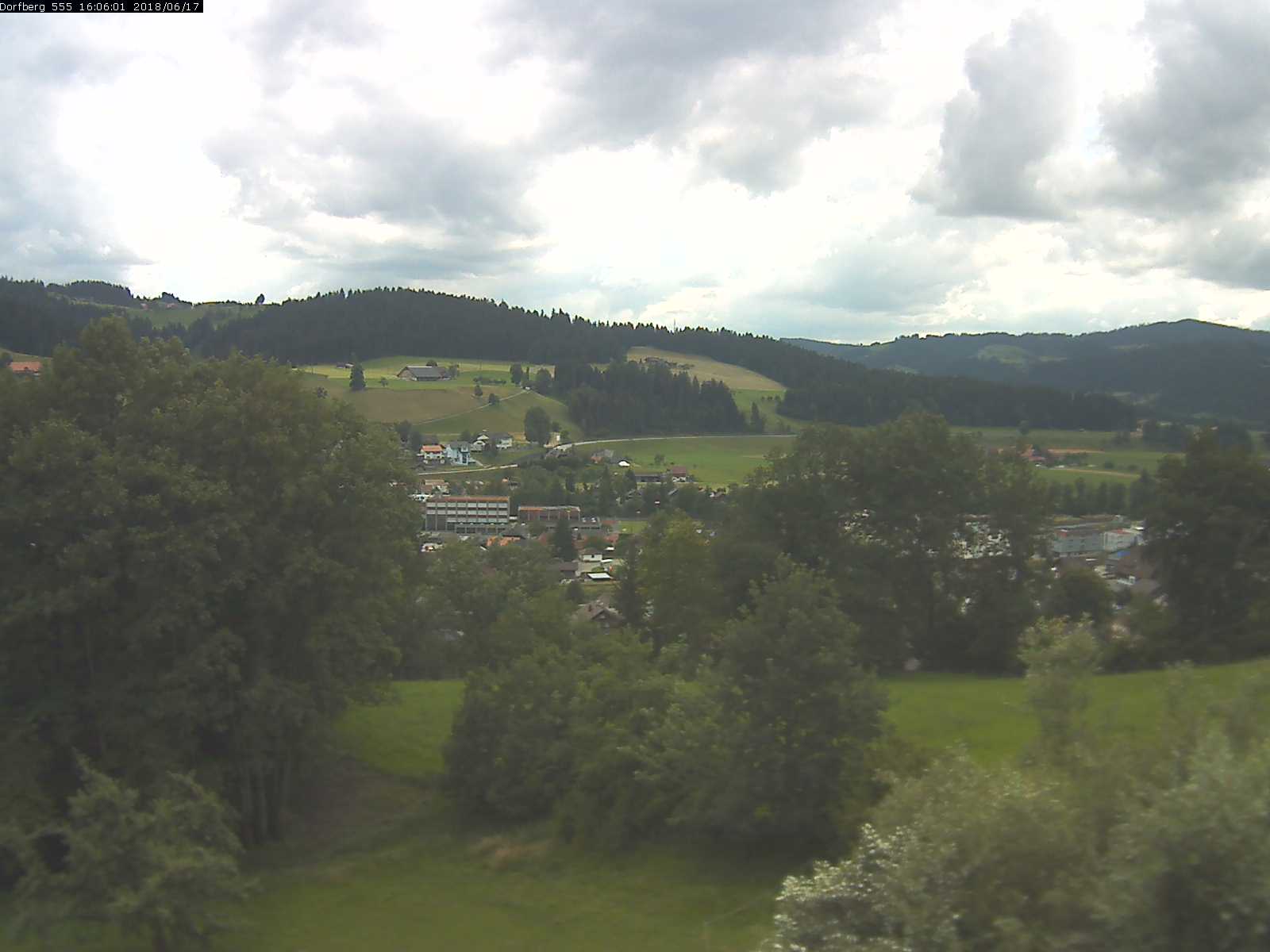 Webcam-Bild: Aussicht vom Dorfberg in Langnau 20180617-160601