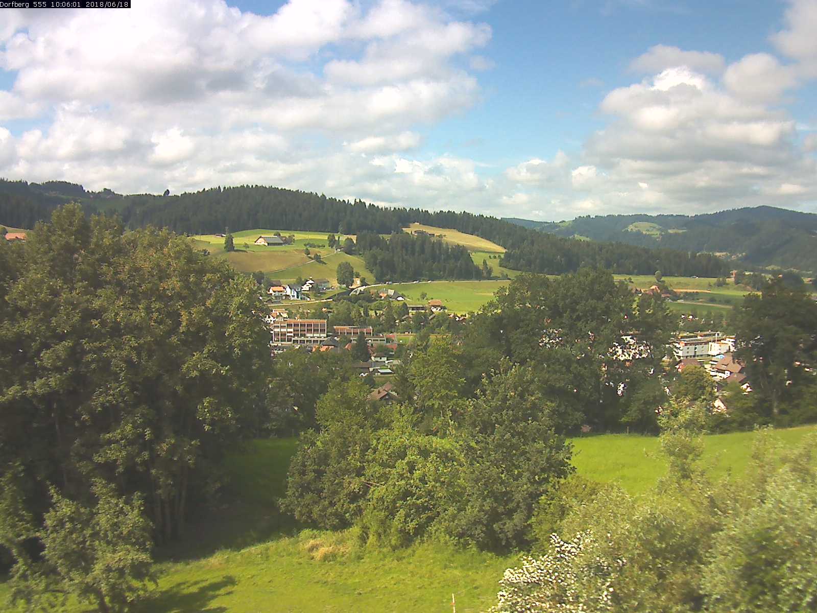 Webcam-Bild: Aussicht vom Dorfberg in Langnau 20180618-100601