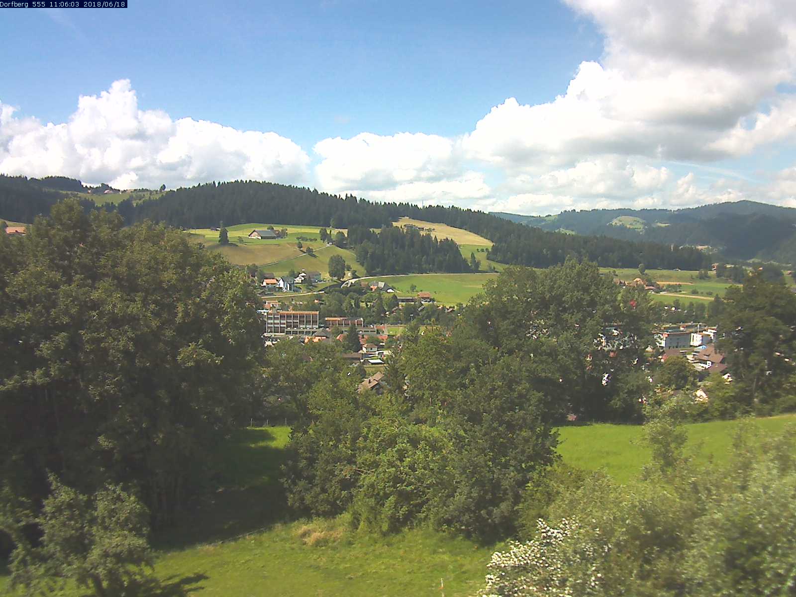Webcam-Bild: Aussicht vom Dorfberg in Langnau 20180618-110601
