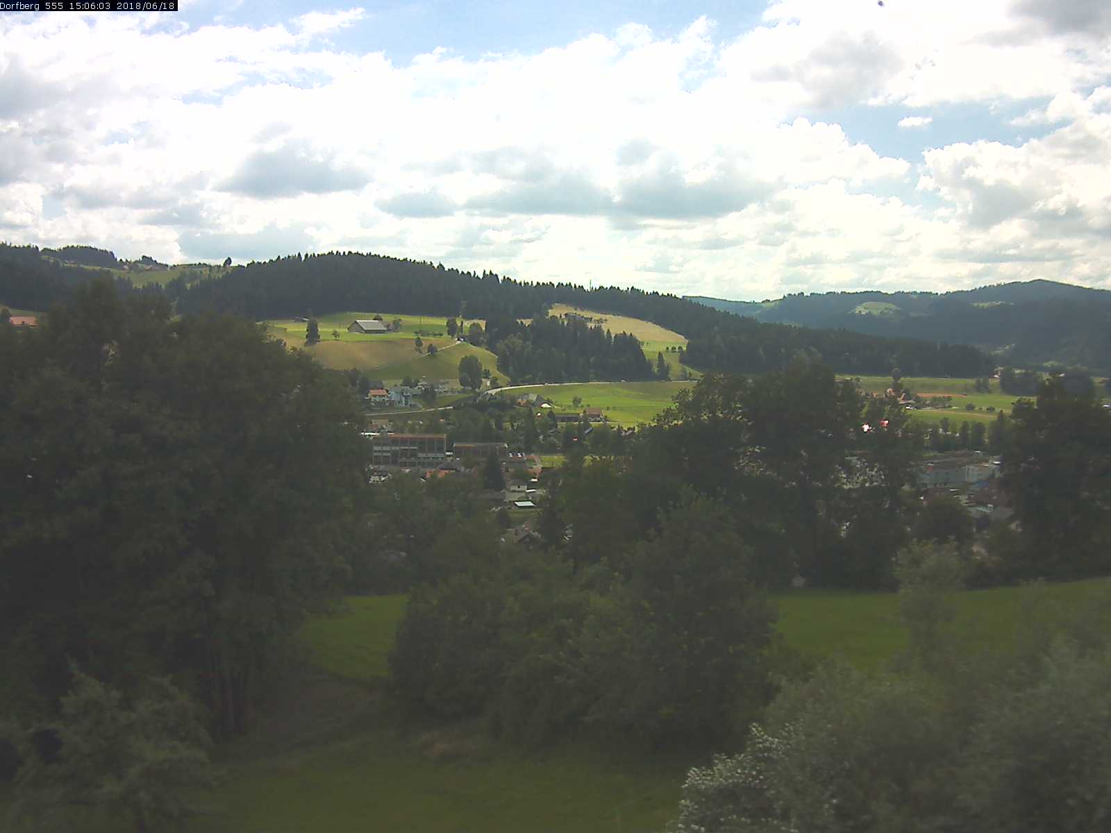 Webcam-Bild: Aussicht vom Dorfberg in Langnau 20180618-150601