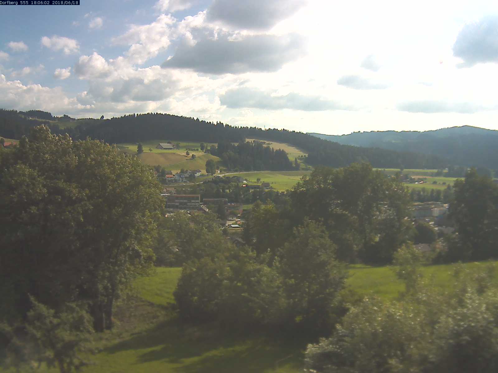 Webcam-Bild: Aussicht vom Dorfberg in Langnau 20180618-180601