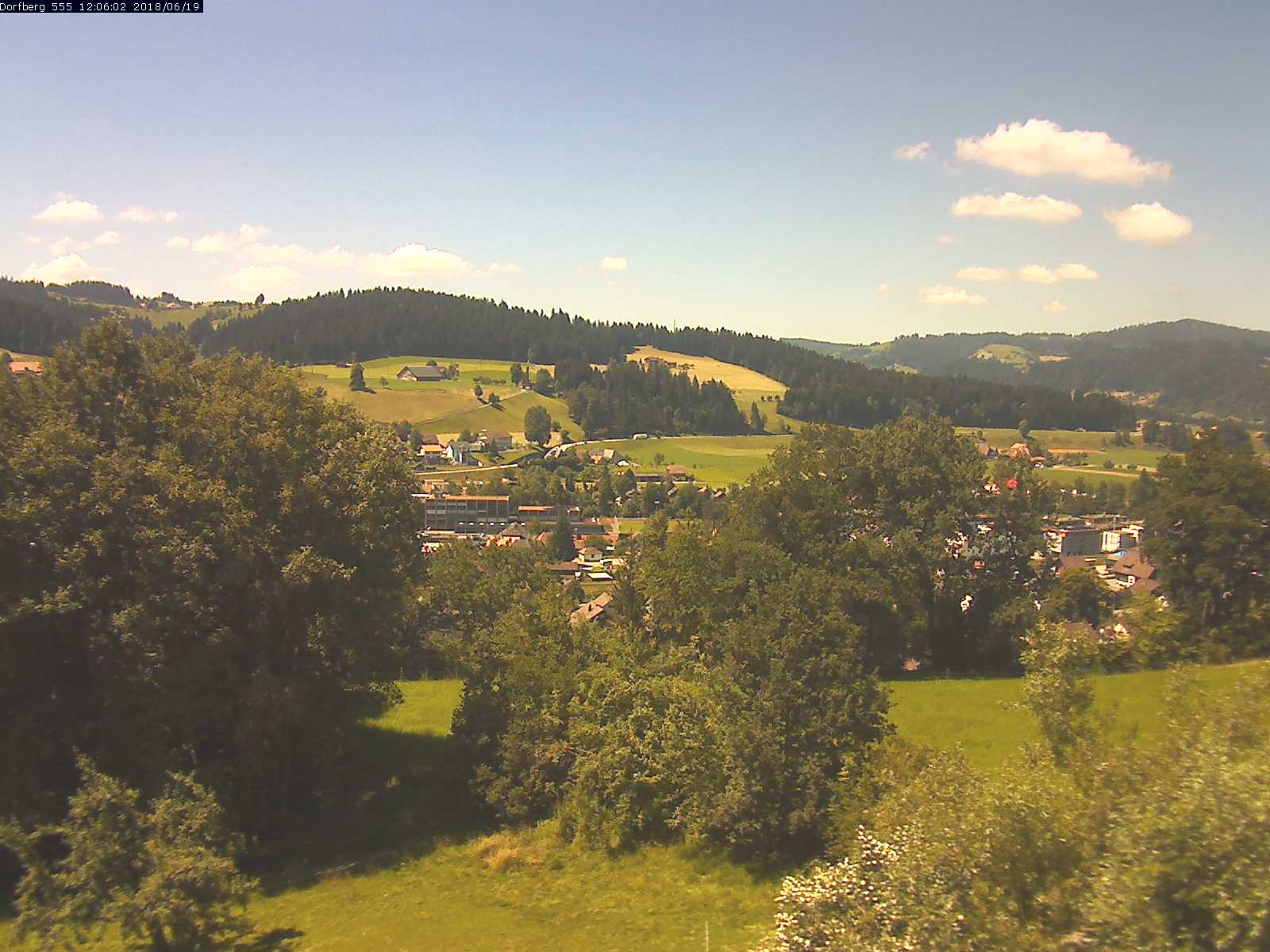 Webcam-Bild: Aussicht vom Dorfberg in Langnau 20180619-120601