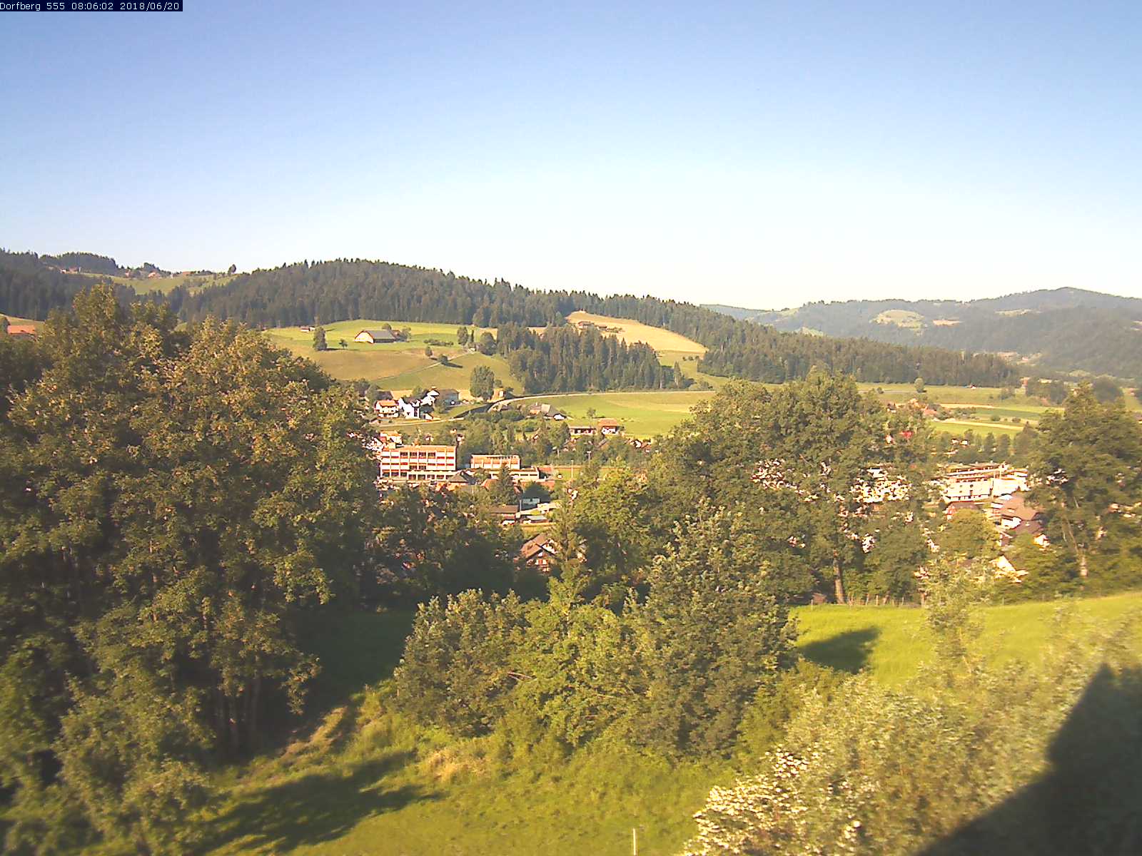 Webcam-Bild: Aussicht vom Dorfberg in Langnau 20180620-080601