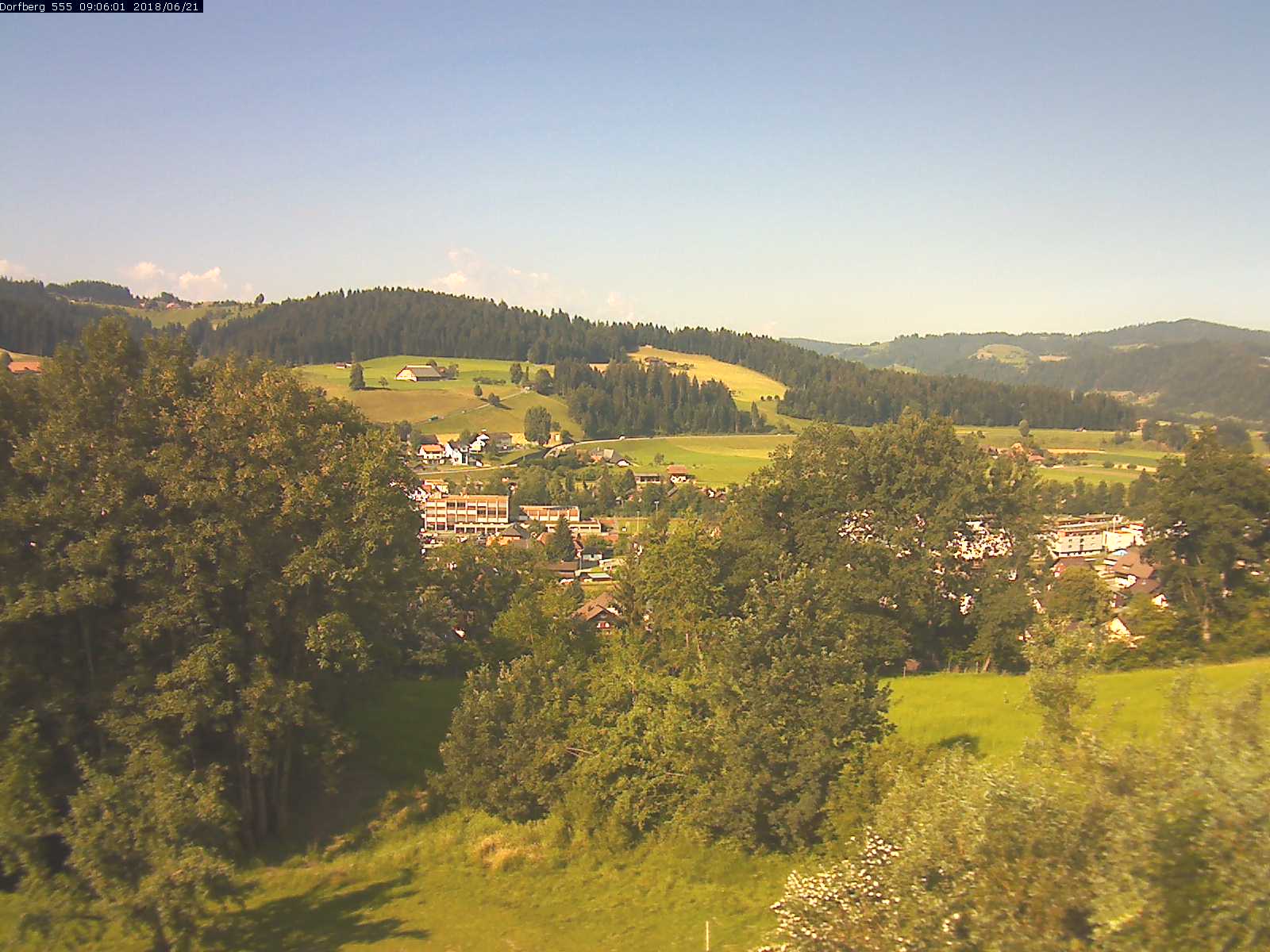 Webcam-Bild: Aussicht vom Dorfberg in Langnau 20180621-090601