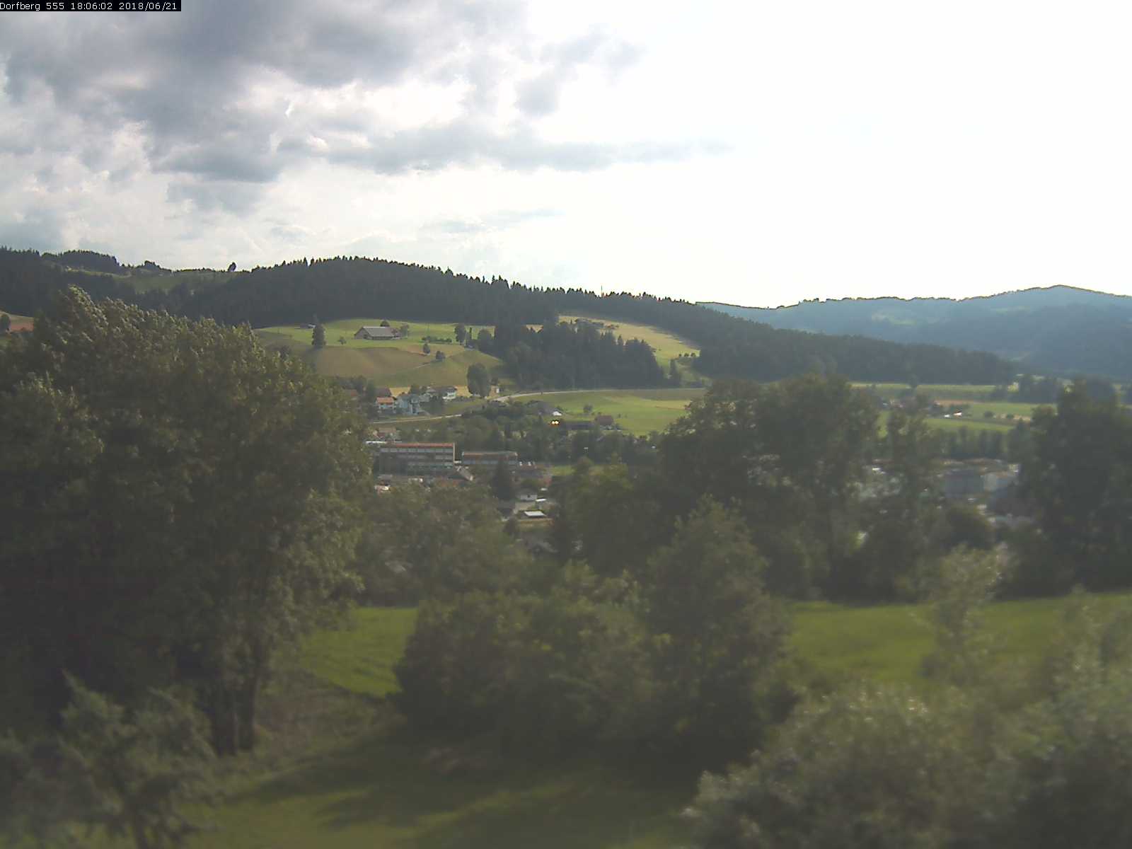 Webcam-Bild: Aussicht vom Dorfberg in Langnau 20180621-180601