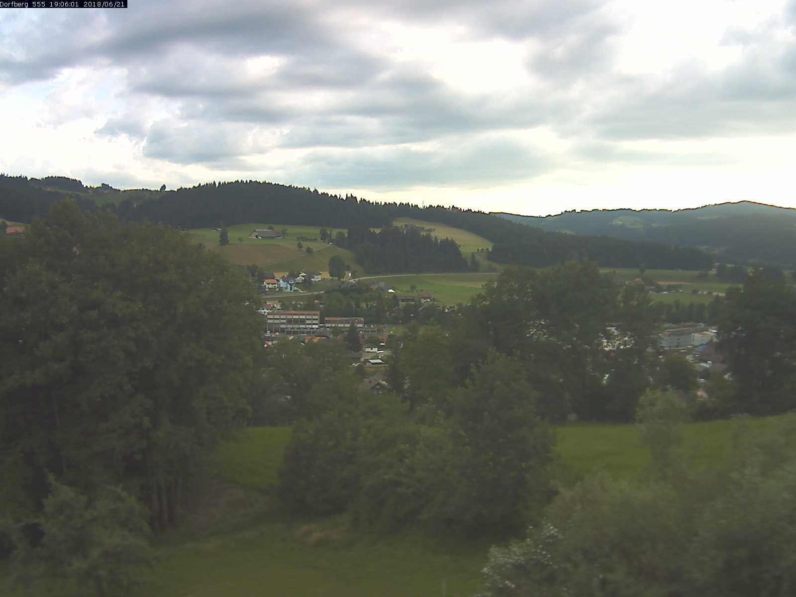 Webcam-Bild: Aussicht vom Dorfberg in Langnau 20180621-190601