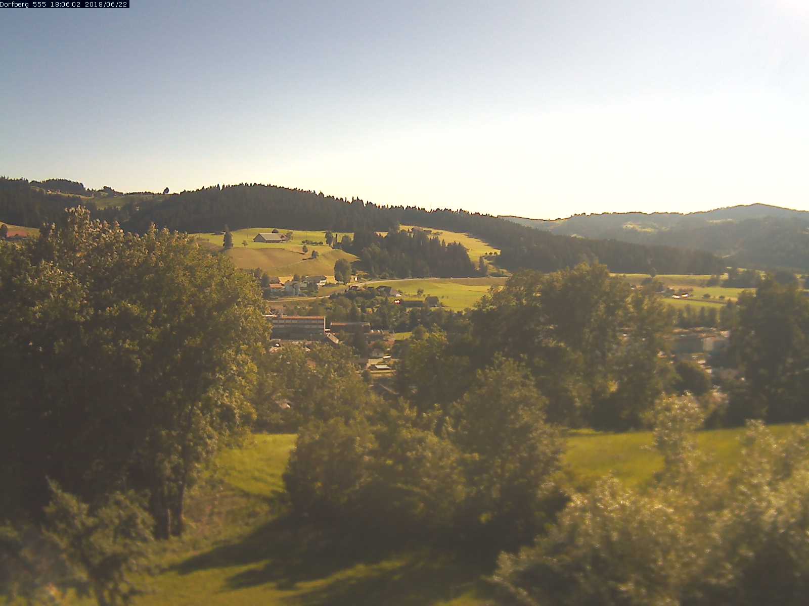 Webcam-Bild: Aussicht vom Dorfberg in Langnau 20180622-180601
