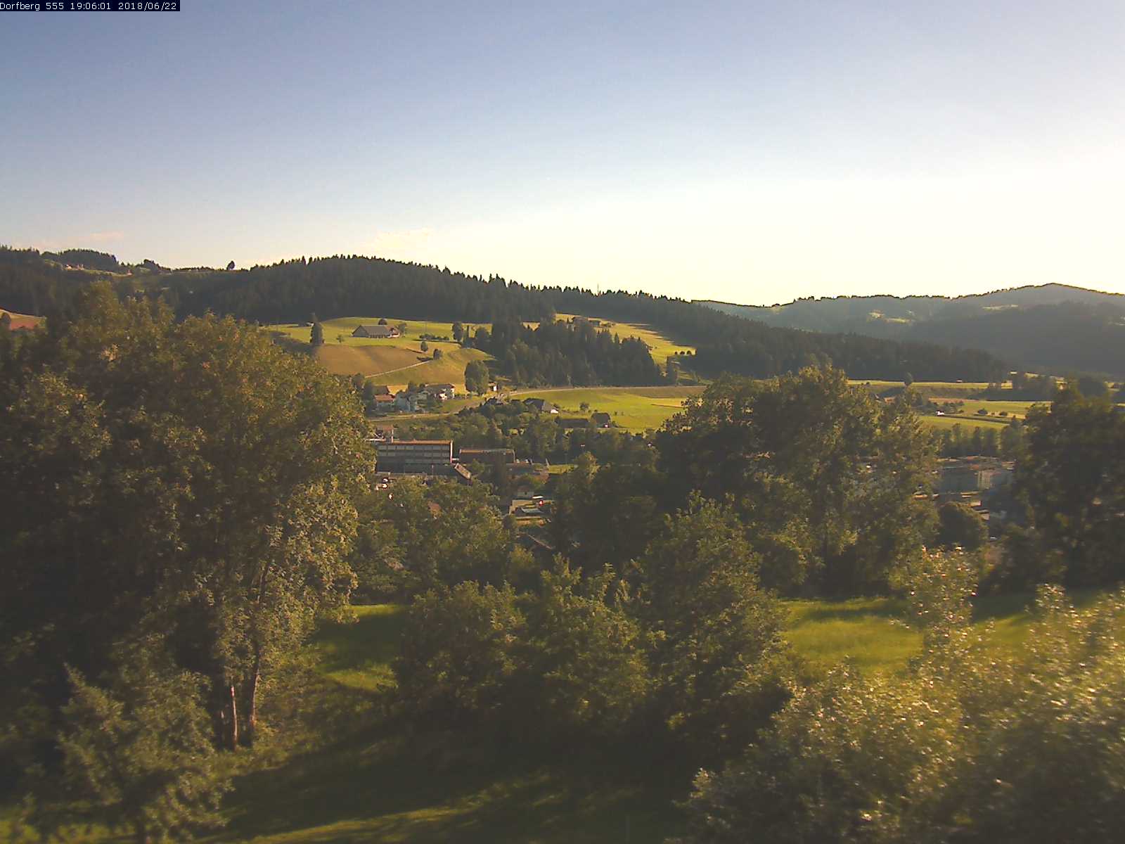 Webcam-Bild: Aussicht vom Dorfberg in Langnau 20180622-190601