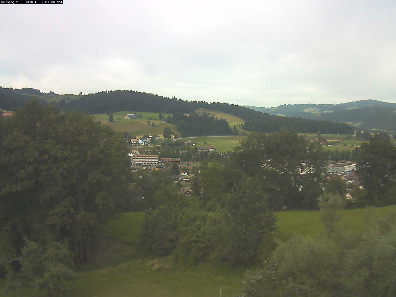 Webcam-Bild: Aussicht vom Dorfberg in Langnau 20180624-090601