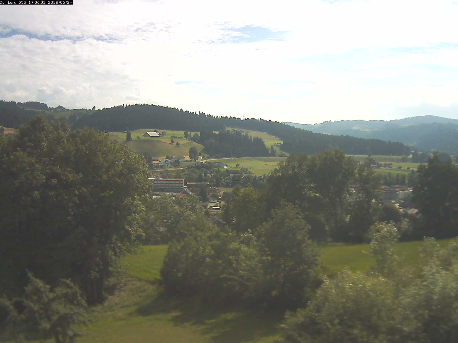 Webcam-Bild: Aussicht vom Dorfberg in Langnau 20180624-170601