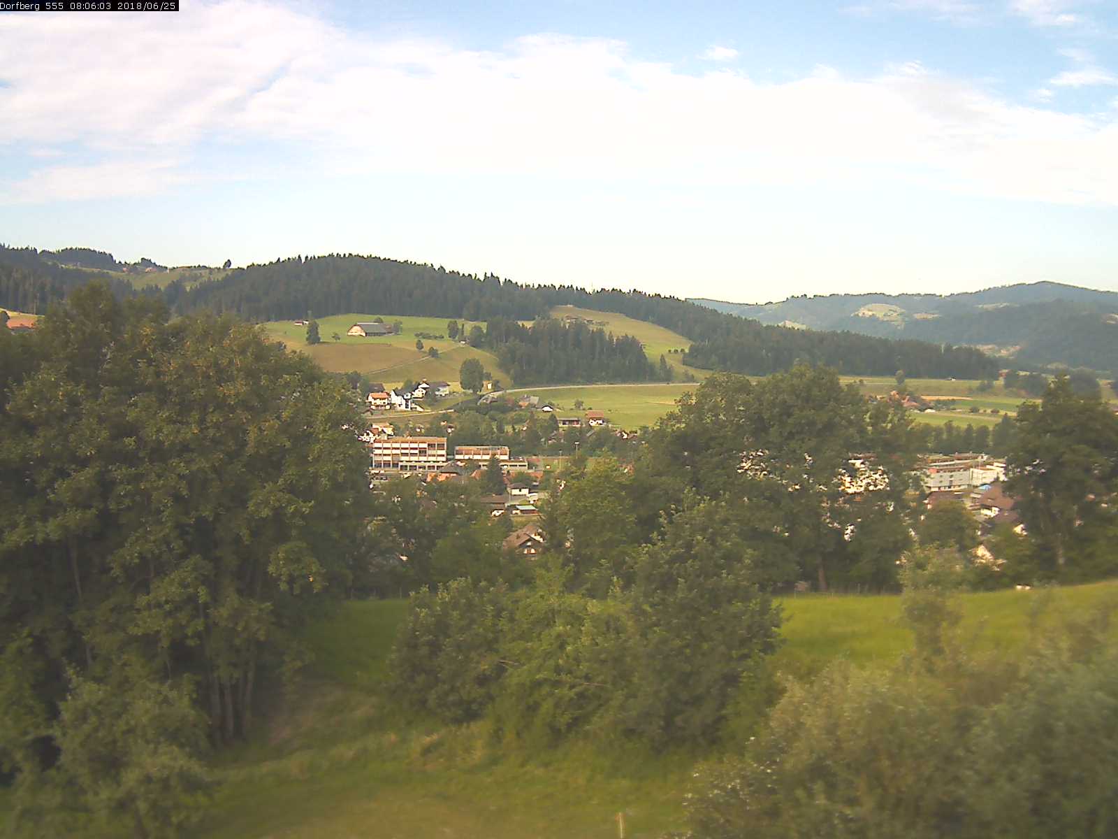 Webcam-Bild: Aussicht vom Dorfberg in Langnau 20180625-080601