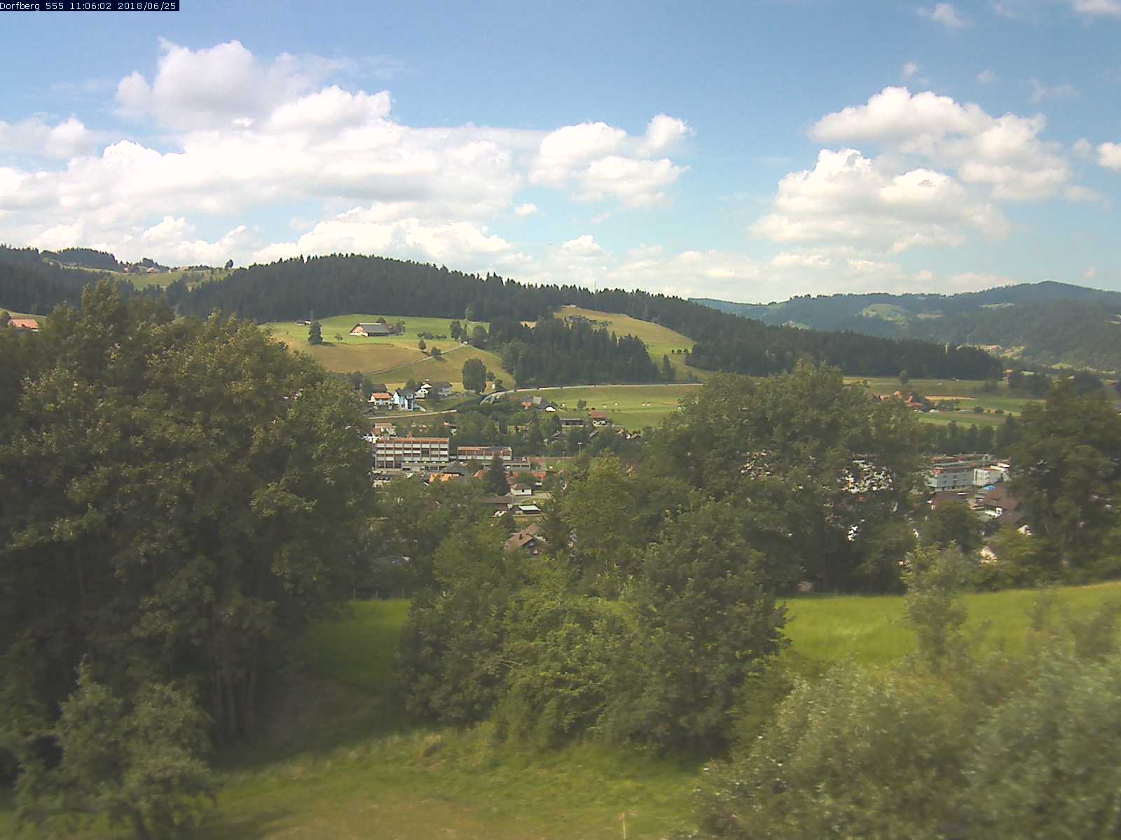 Webcam-Bild: Aussicht vom Dorfberg in Langnau 20180625-110601