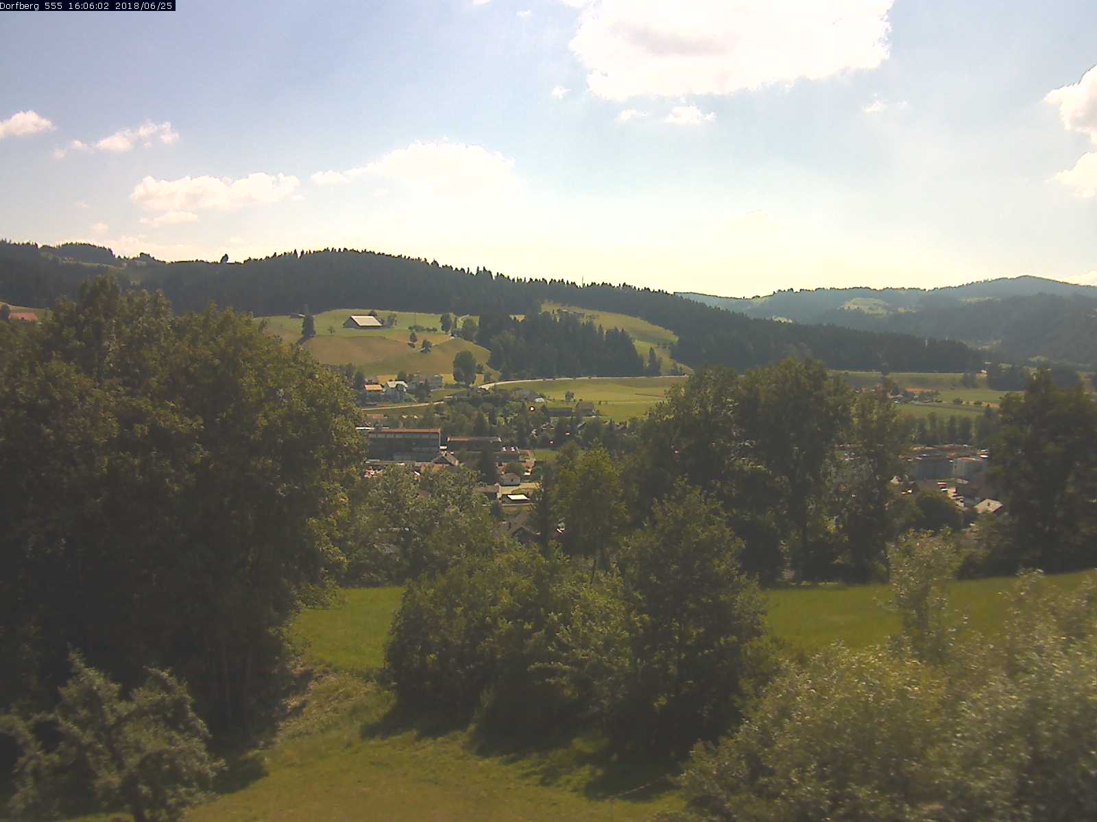 Webcam-Bild: Aussicht vom Dorfberg in Langnau 20180625-160601