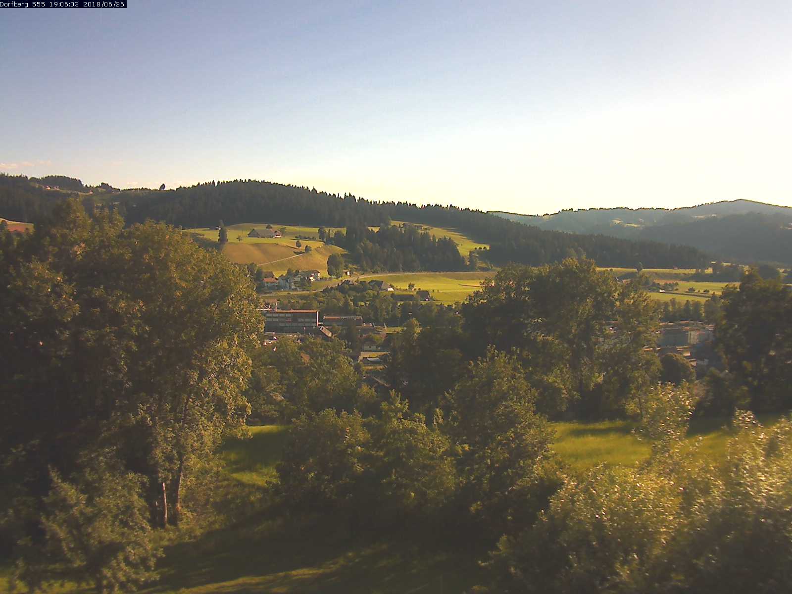 Webcam-Bild: Aussicht vom Dorfberg in Langnau 20180626-190601