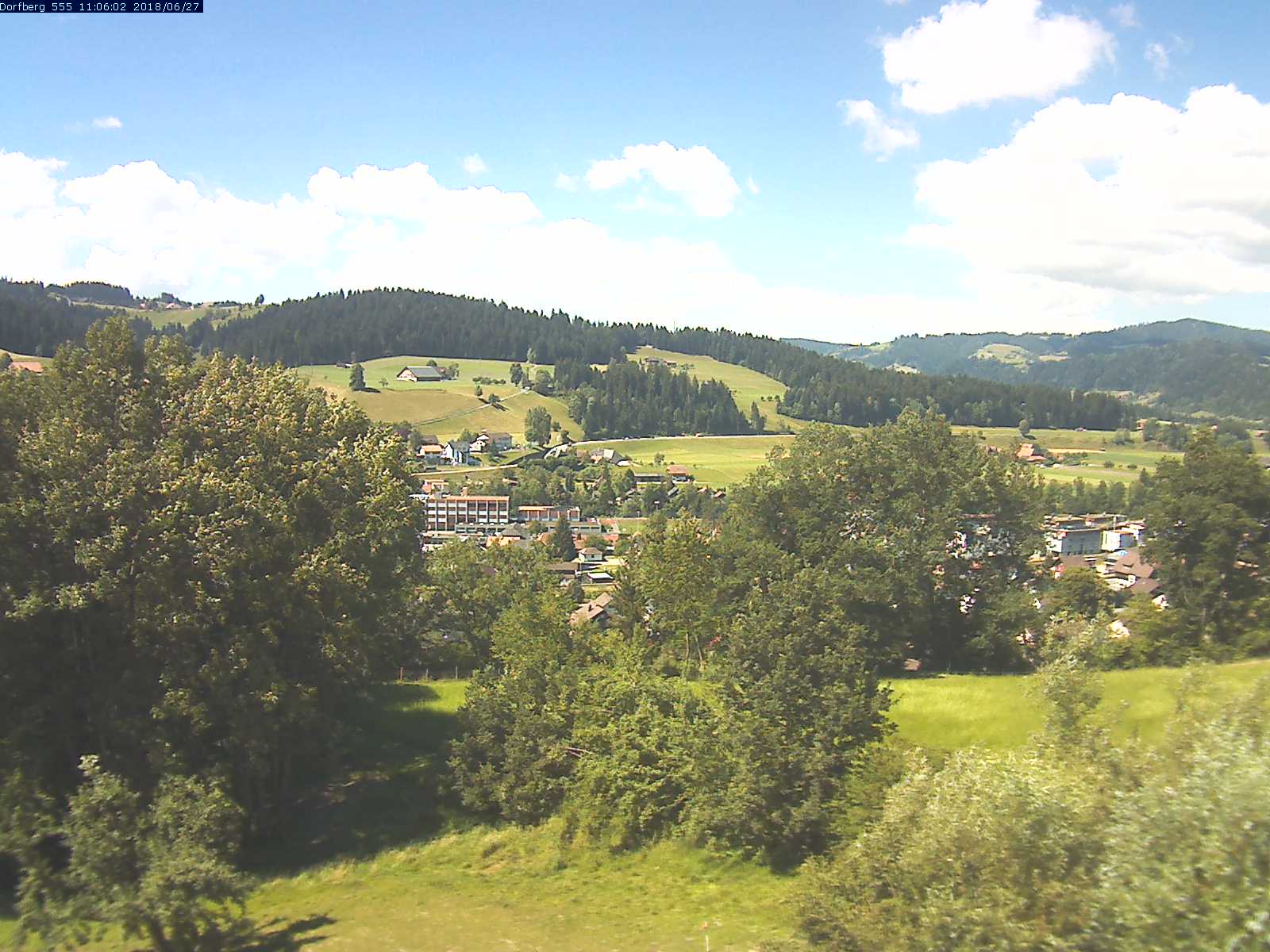 Webcam-Bild: Aussicht vom Dorfberg in Langnau 20180627-110601