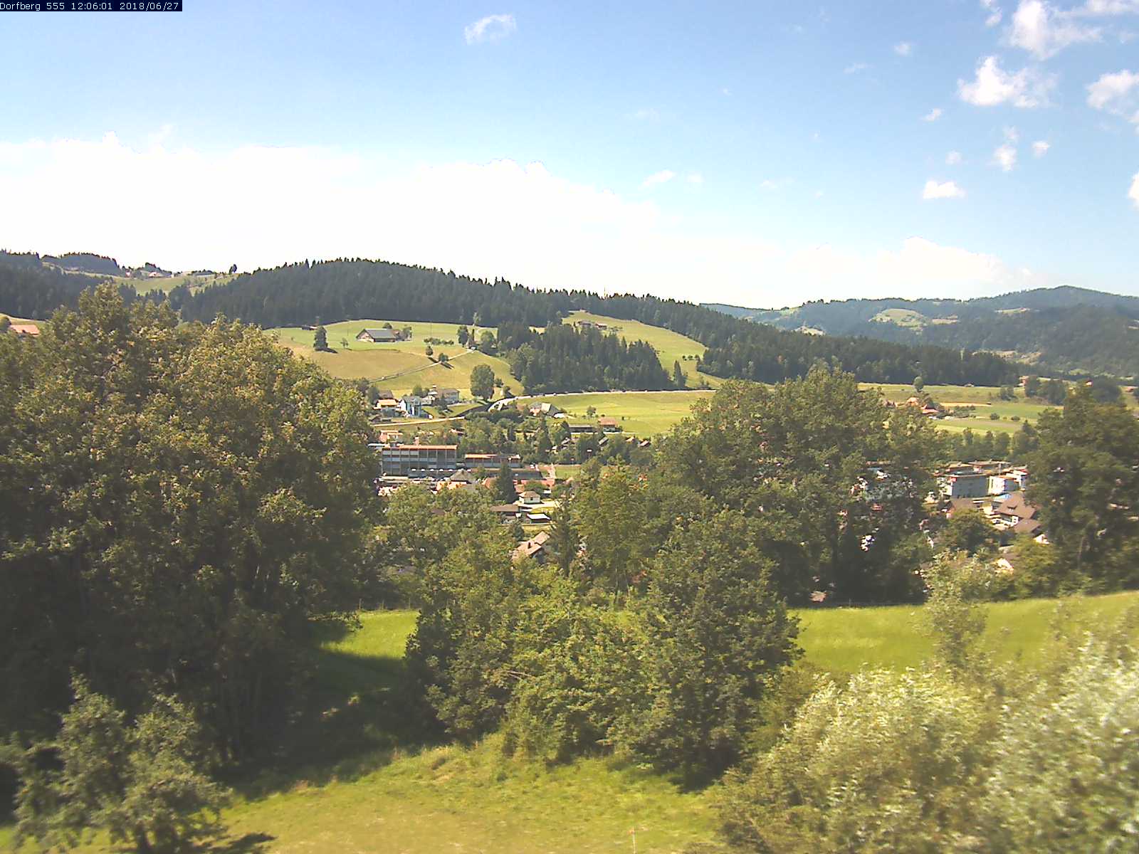 Webcam-Bild: Aussicht vom Dorfberg in Langnau 20180627-120601