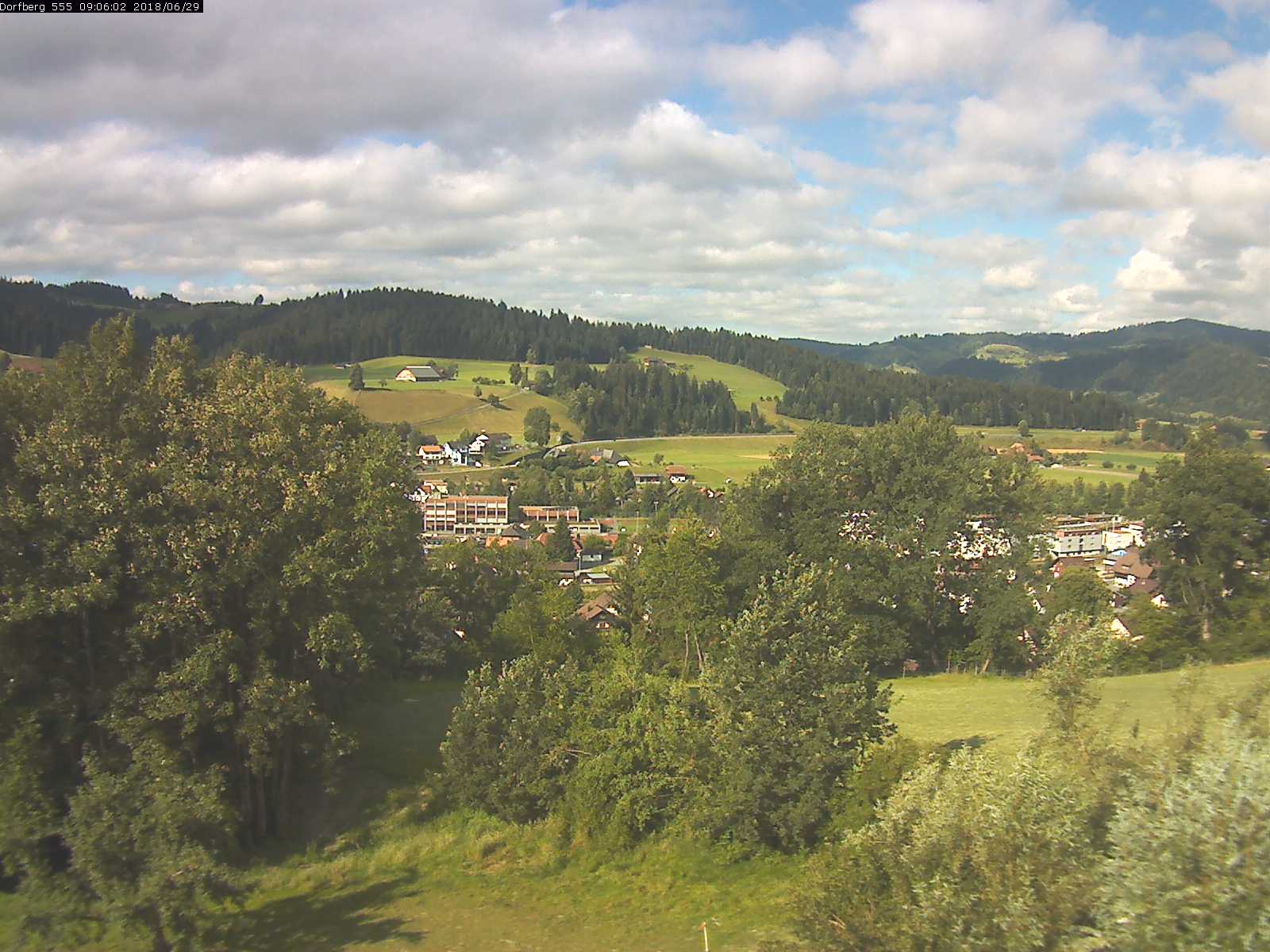 Webcam-Bild: Aussicht vom Dorfberg in Langnau 20180629-090601