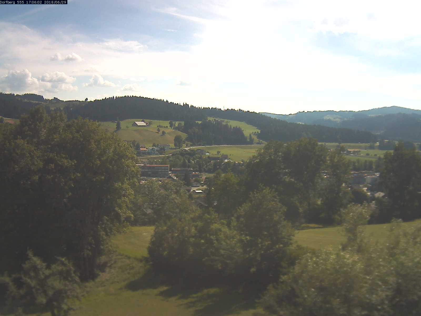 Webcam-Bild: Aussicht vom Dorfberg in Langnau 20180629-170601