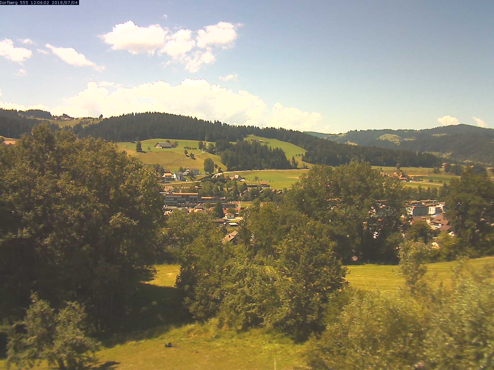 Webcam-Bild: Aussicht vom Dorfberg in Langnau 20180704-120601