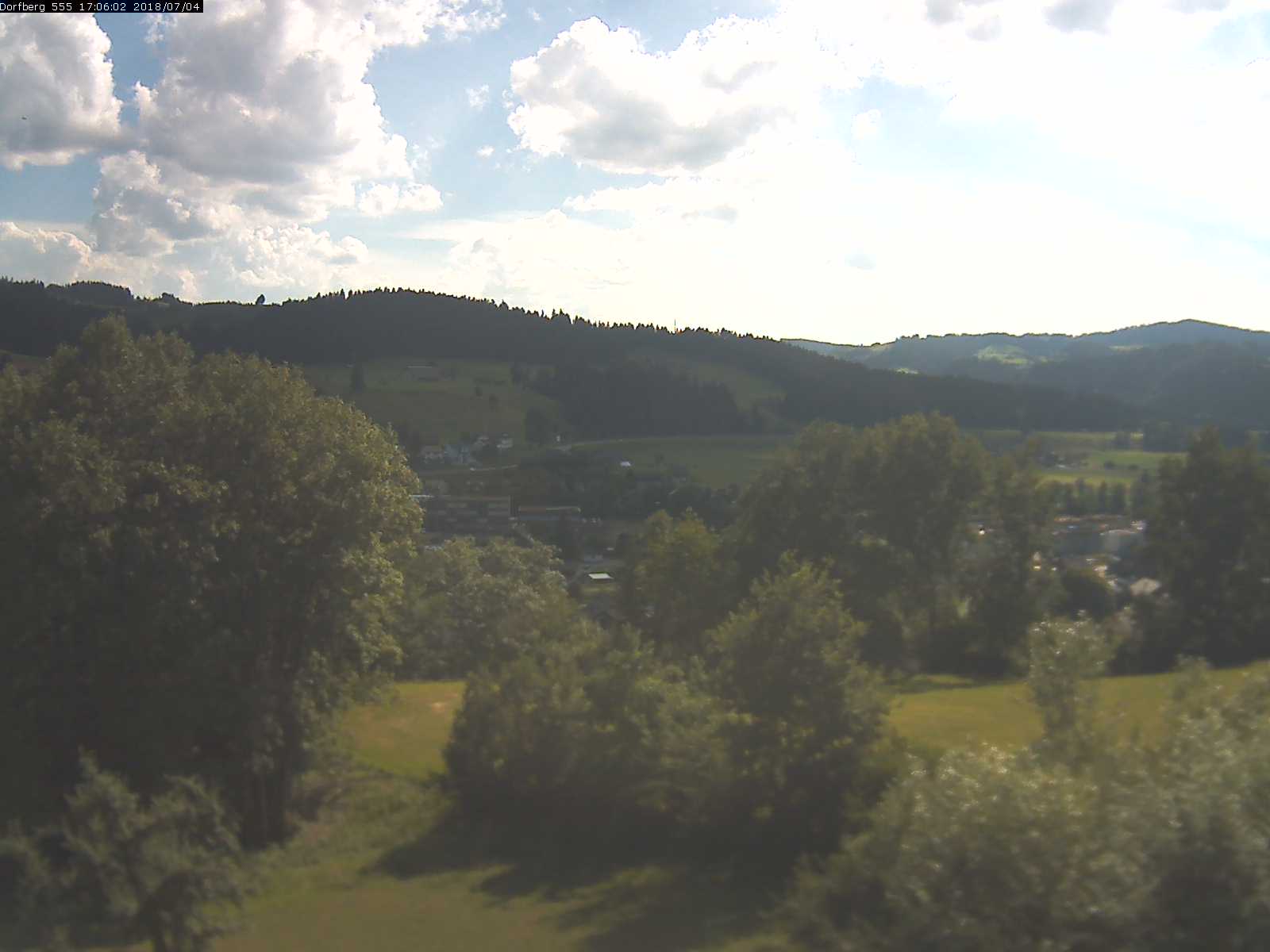 Webcam-Bild: Aussicht vom Dorfberg in Langnau 20180704-170601