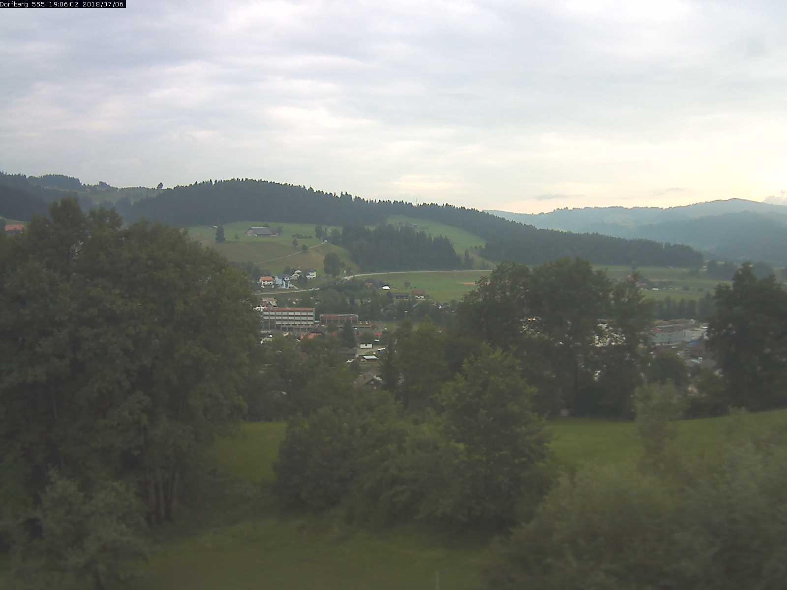 Webcam-Bild: Aussicht vom Dorfberg in Langnau 20180706-190601