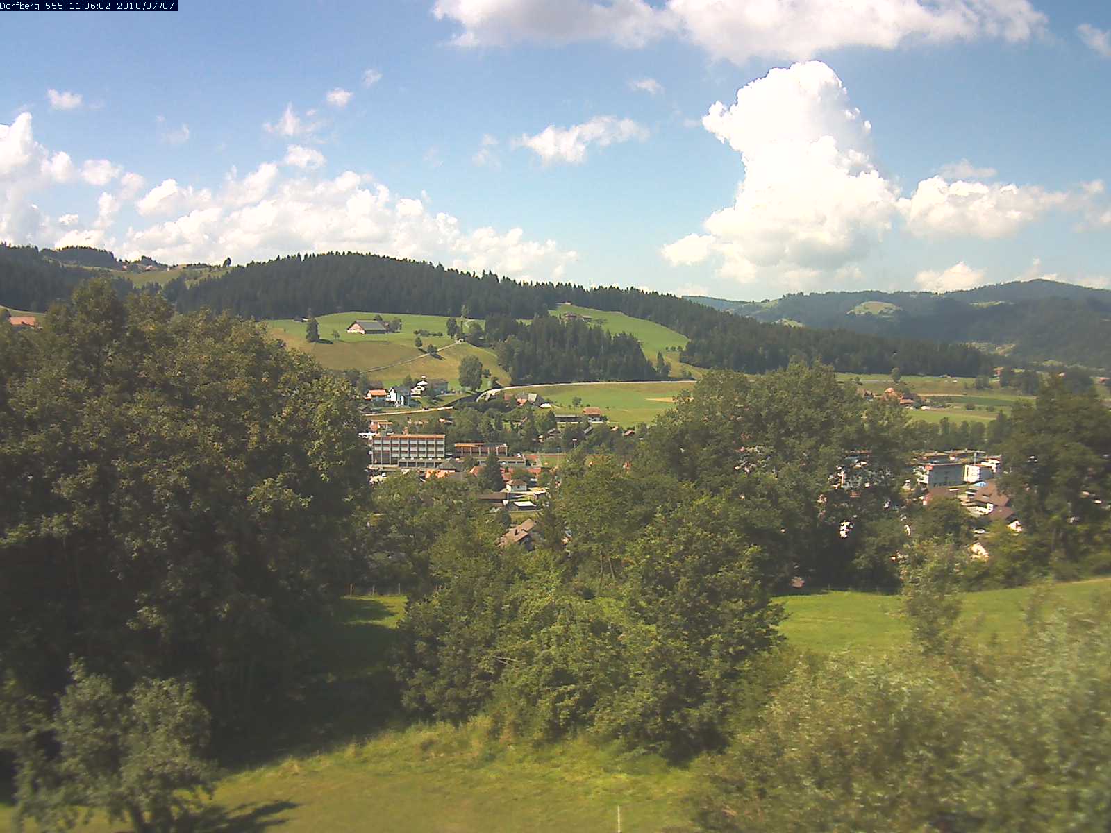 Webcam-Bild: Aussicht vom Dorfberg in Langnau 20180707-110601