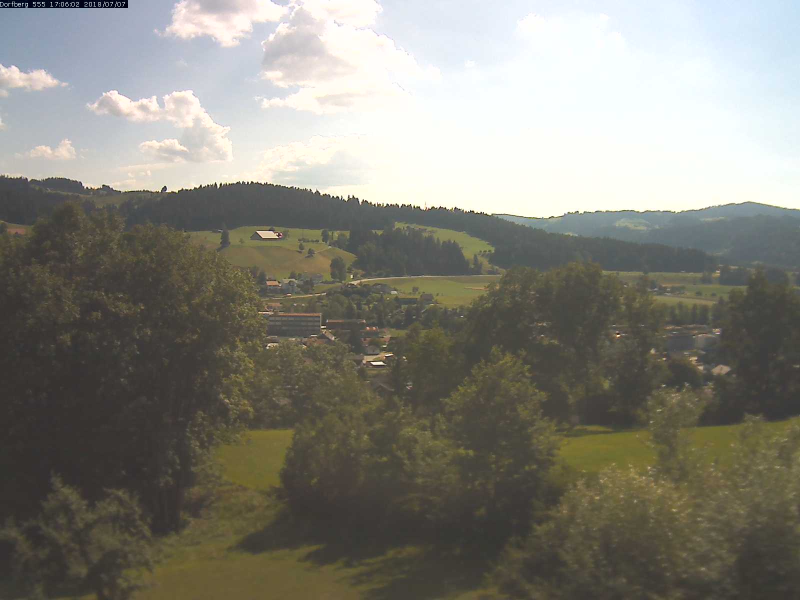 Webcam-Bild: Aussicht vom Dorfberg in Langnau 20180707-170601