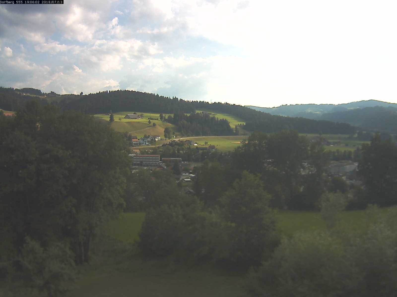 Webcam-Bild: Aussicht vom Dorfberg in Langnau 20180713-190601