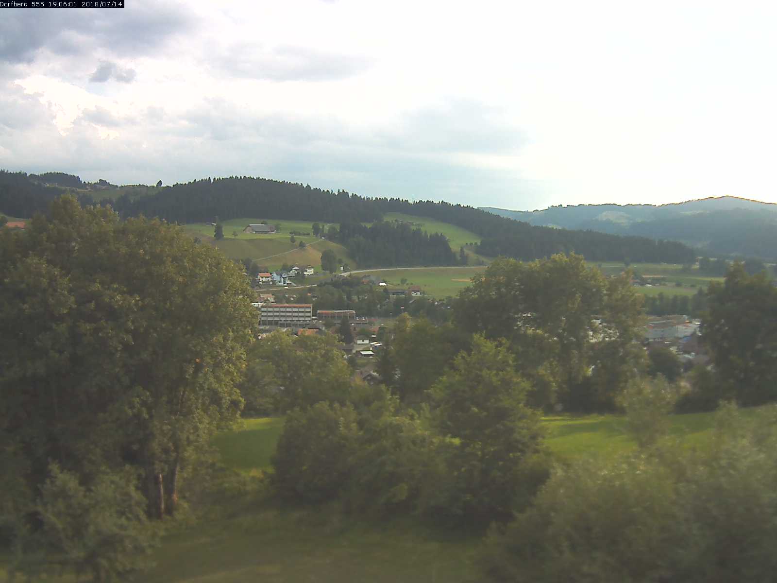 Webcam-Bild: Aussicht vom Dorfberg in Langnau 20180714-190601