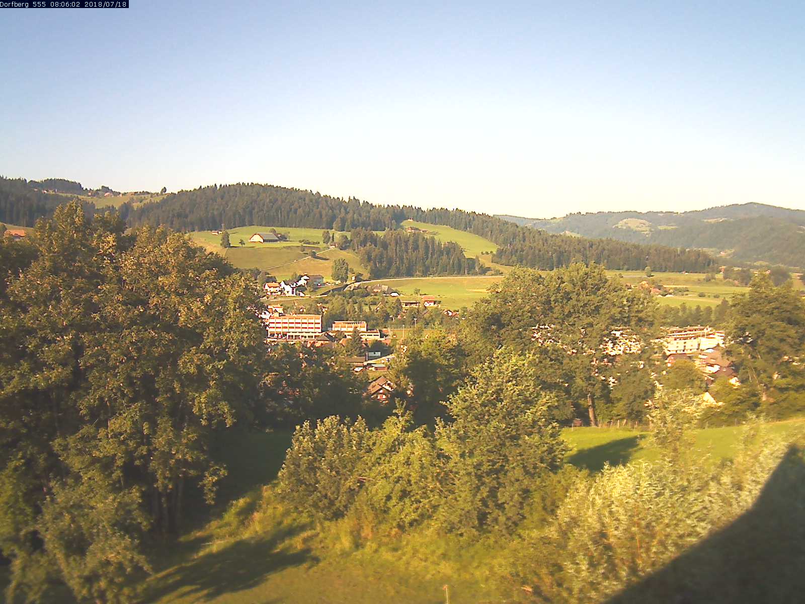 Webcam-Bild: Aussicht vom Dorfberg in Langnau 20180718-080601