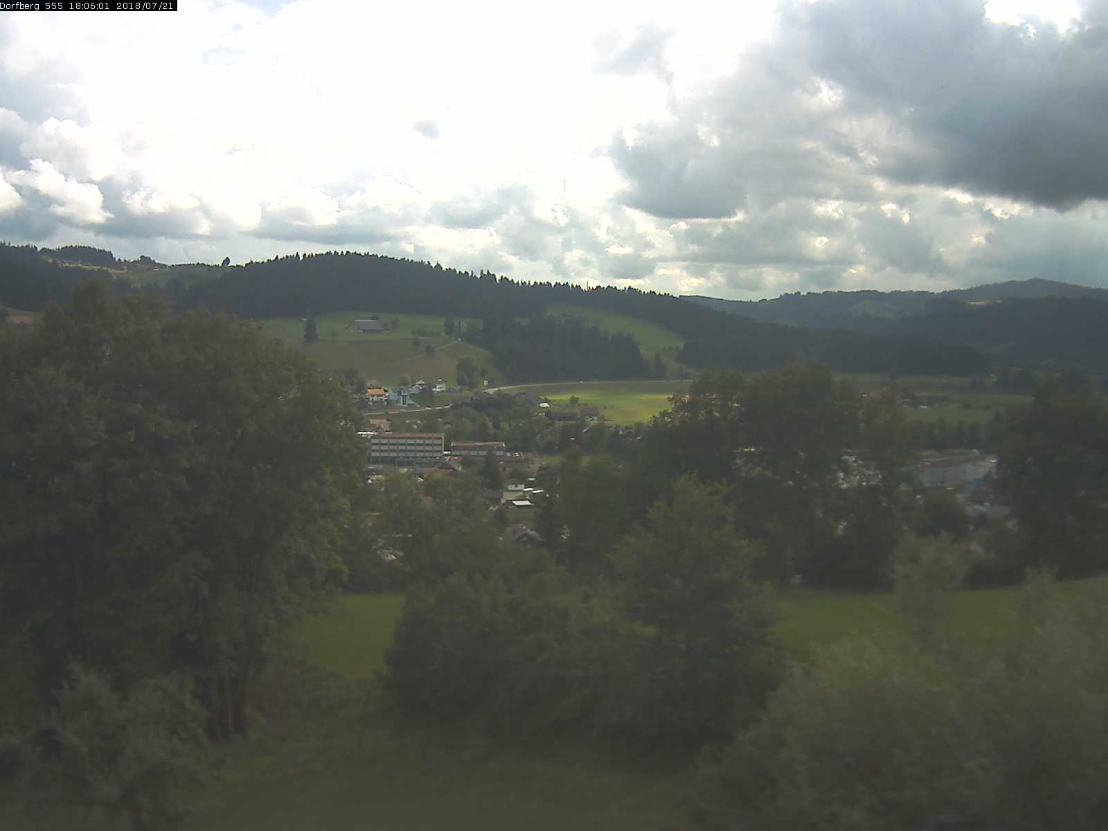 Webcam-Bild: Aussicht vom Dorfberg in Langnau 20180721-180601