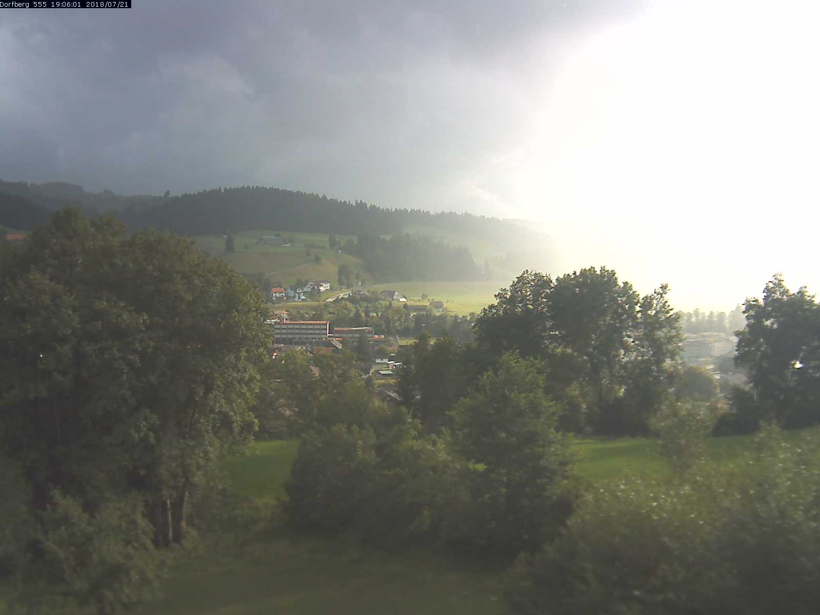 Webcam-Bild: Aussicht vom Dorfberg in Langnau 20180721-190601
