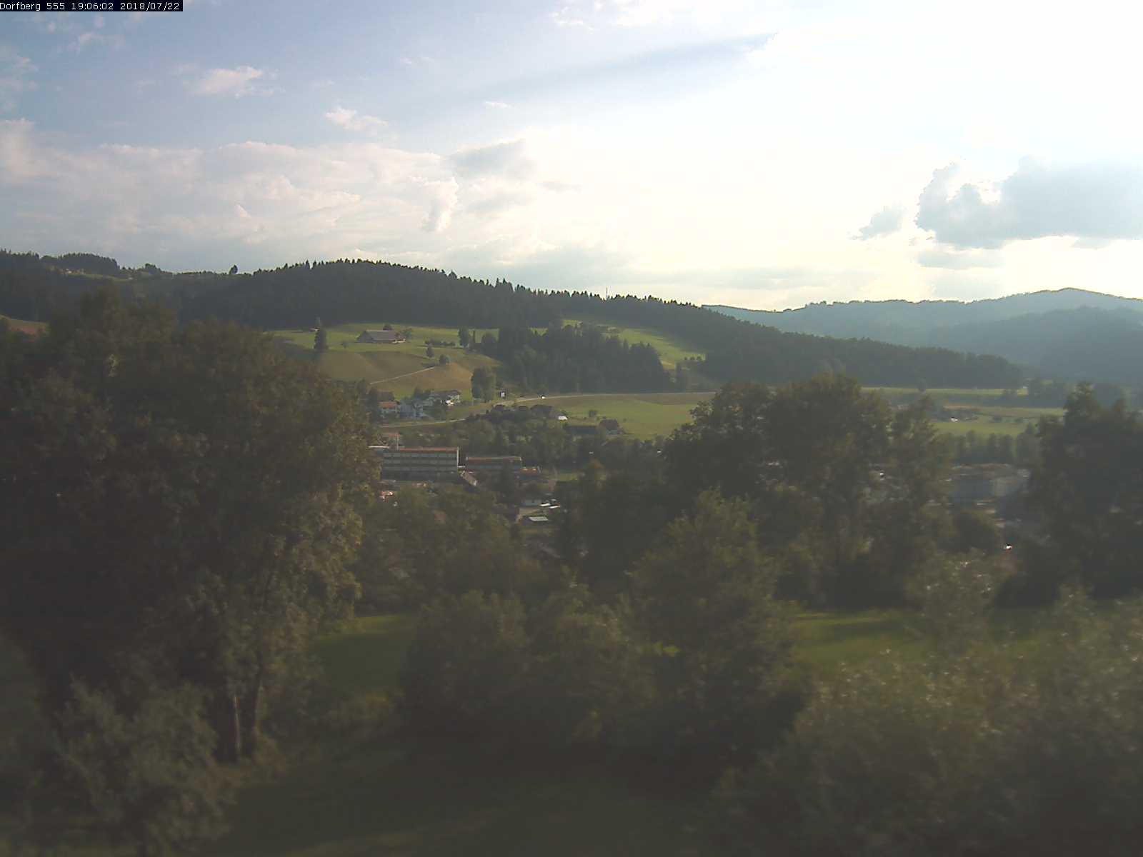 Webcam-Bild: Aussicht vom Dorfberg in Langnau 20180722-190601