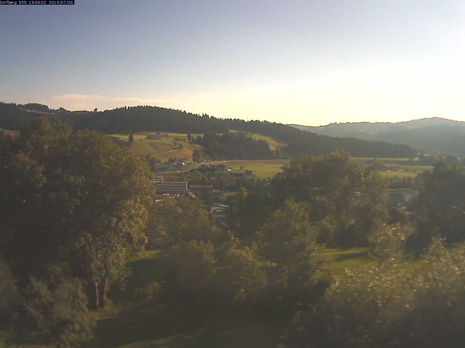 Webcam-Bild: Aussicht vom Dorfberg in Langnau 20180726-190601