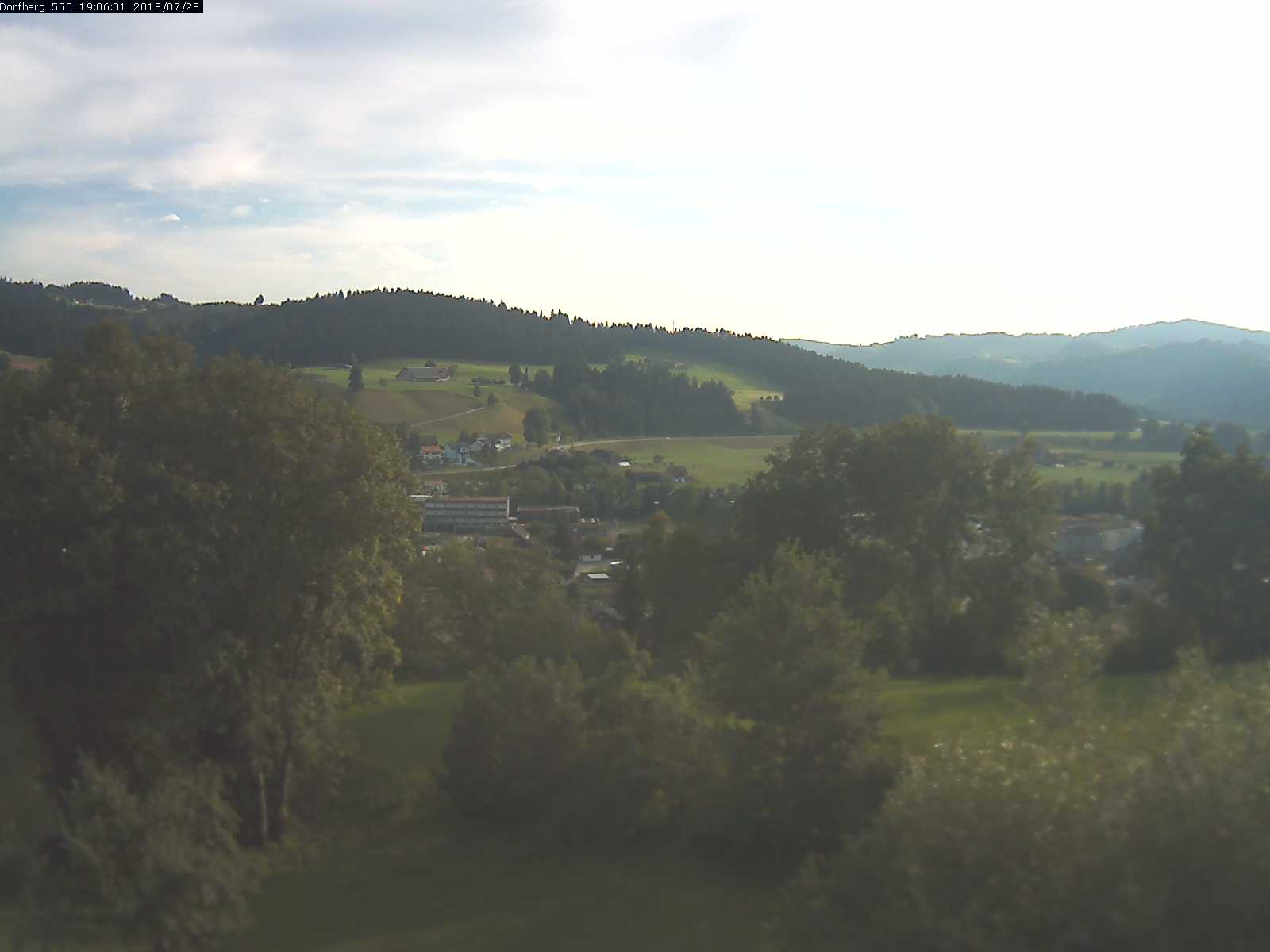 Webcam-Bild: Aussicht vom Dorfberg in Langnau 20180728-190601
