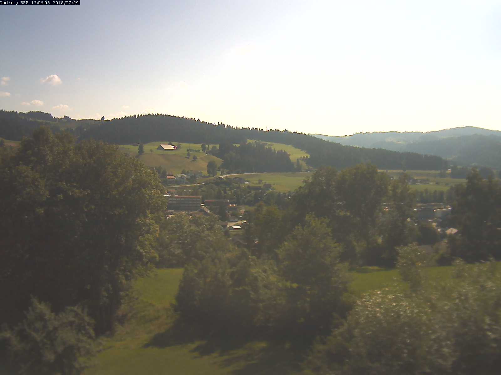 Webcam-Bild: Aussicht vom Dorfberg in Langnau 20180729-170601