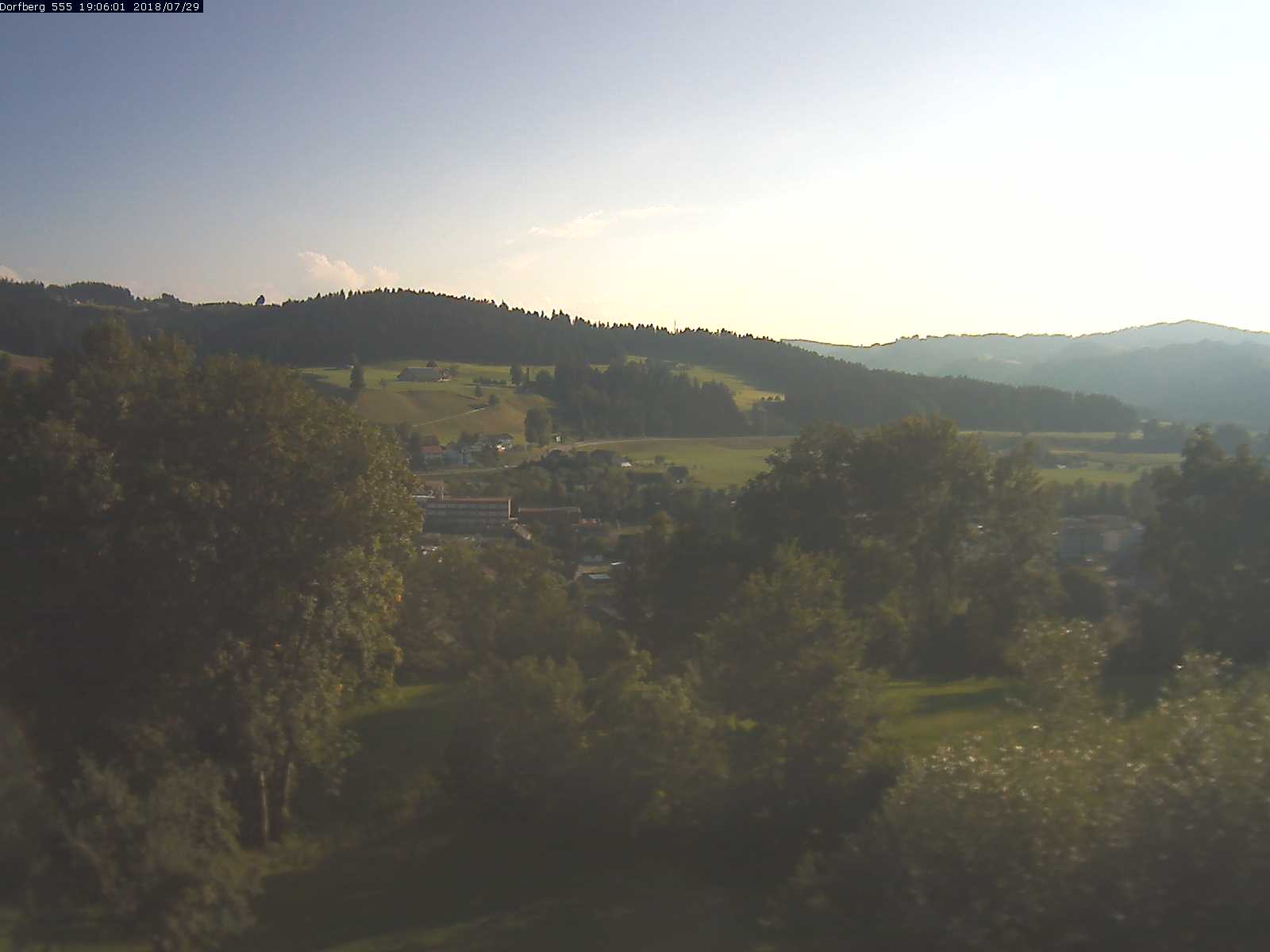 Webcam-Bild: Aussicht vom Dorfberg in Langnau 20180729-190601