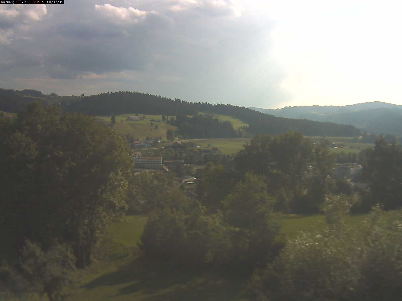 Webcam-Bild: Aussicht vom Dorfberg in Langnau 20180731-180601