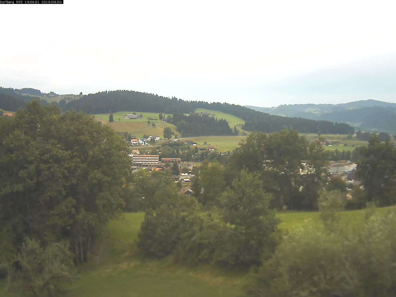 Webcam-Bild: Aussicht vom Dorfberg in Langnau 20180801-190601