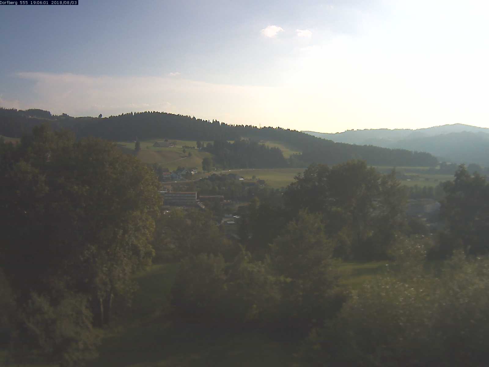 Webcam-Bild: Aussicht vom Dorfberg in Langnau 20180803-190601