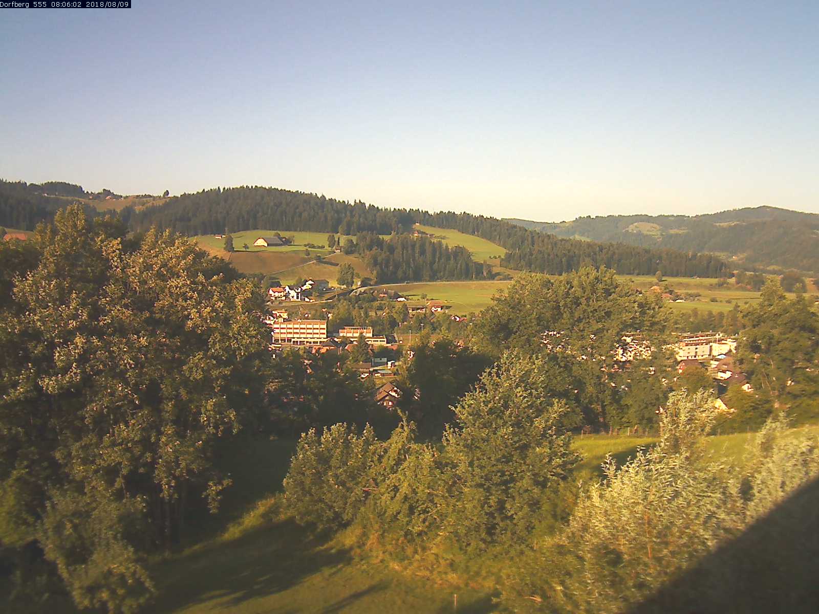 Webcam-Bild: Aussicht vom Dorfberg in Langnau 20180809-080601