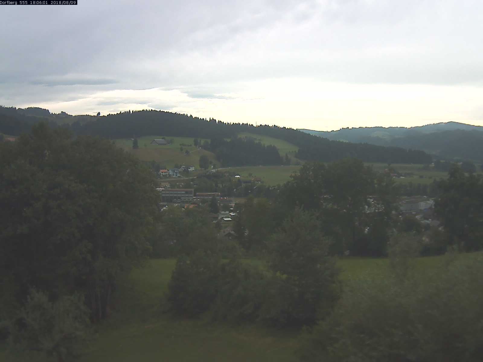 Webcam-Bild: Aussicht vom Dorfberg in Langnau 20180809-180601