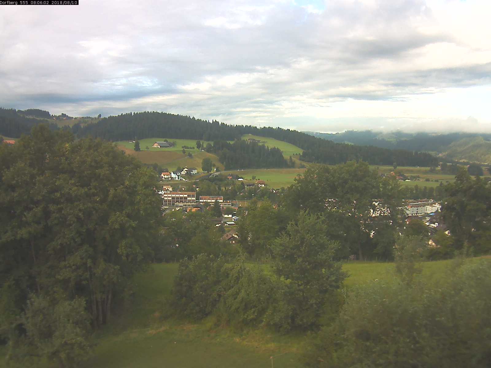 Webcam-Bild: Aussicht vom Dorfberg in Langnau 20180810-080601