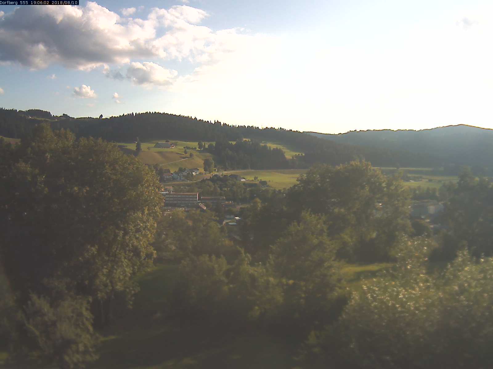 Webcam-Bild: Aussicht vom Dorfberg in Langnau 20180810-190601