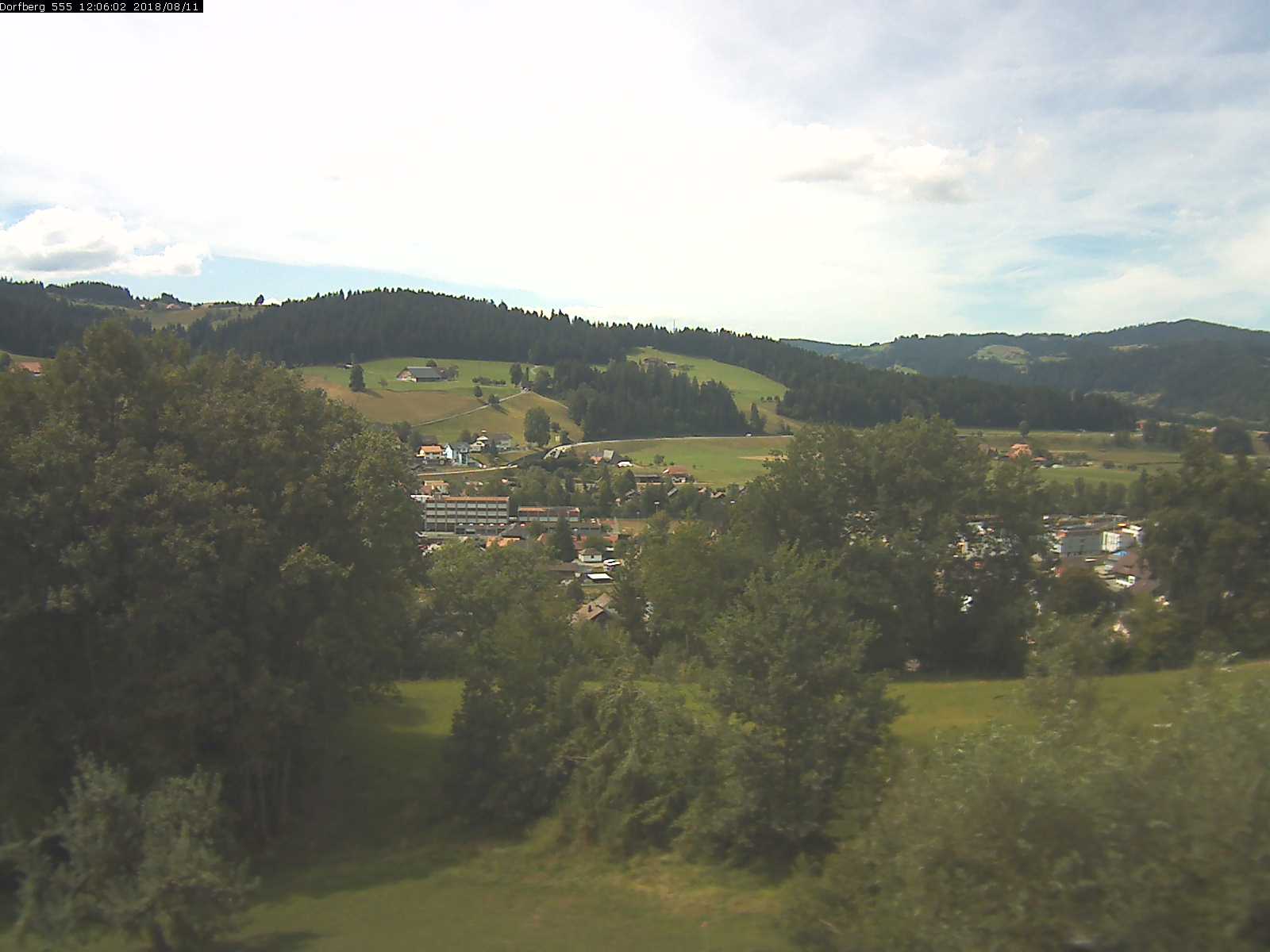 Webcam-Bild: Aussicht vom Dorfberg in Langnau 20180811-120601