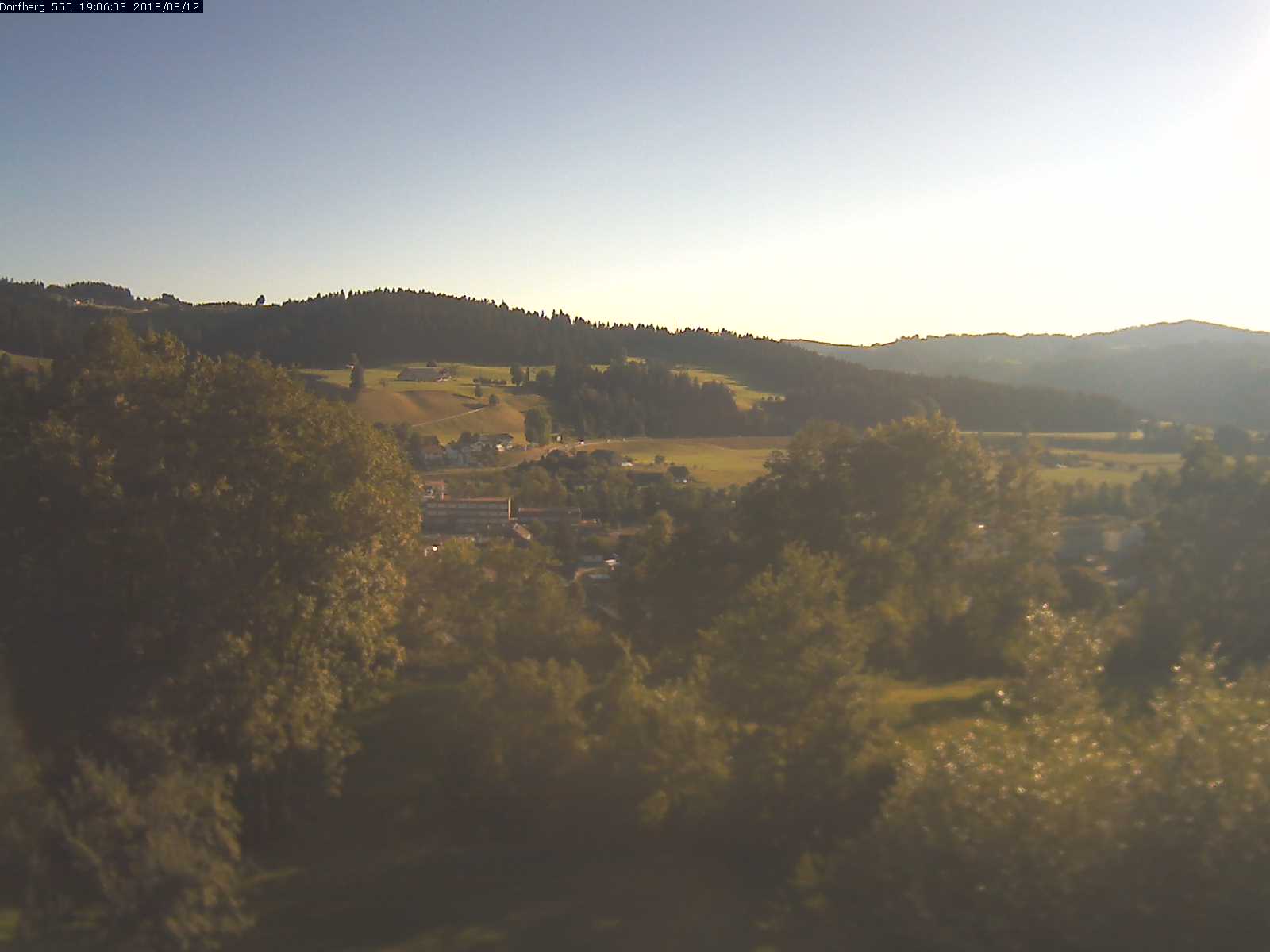 Webcam-Bild: Aussicht vom Dorfberg in Langnau 20180812-190601