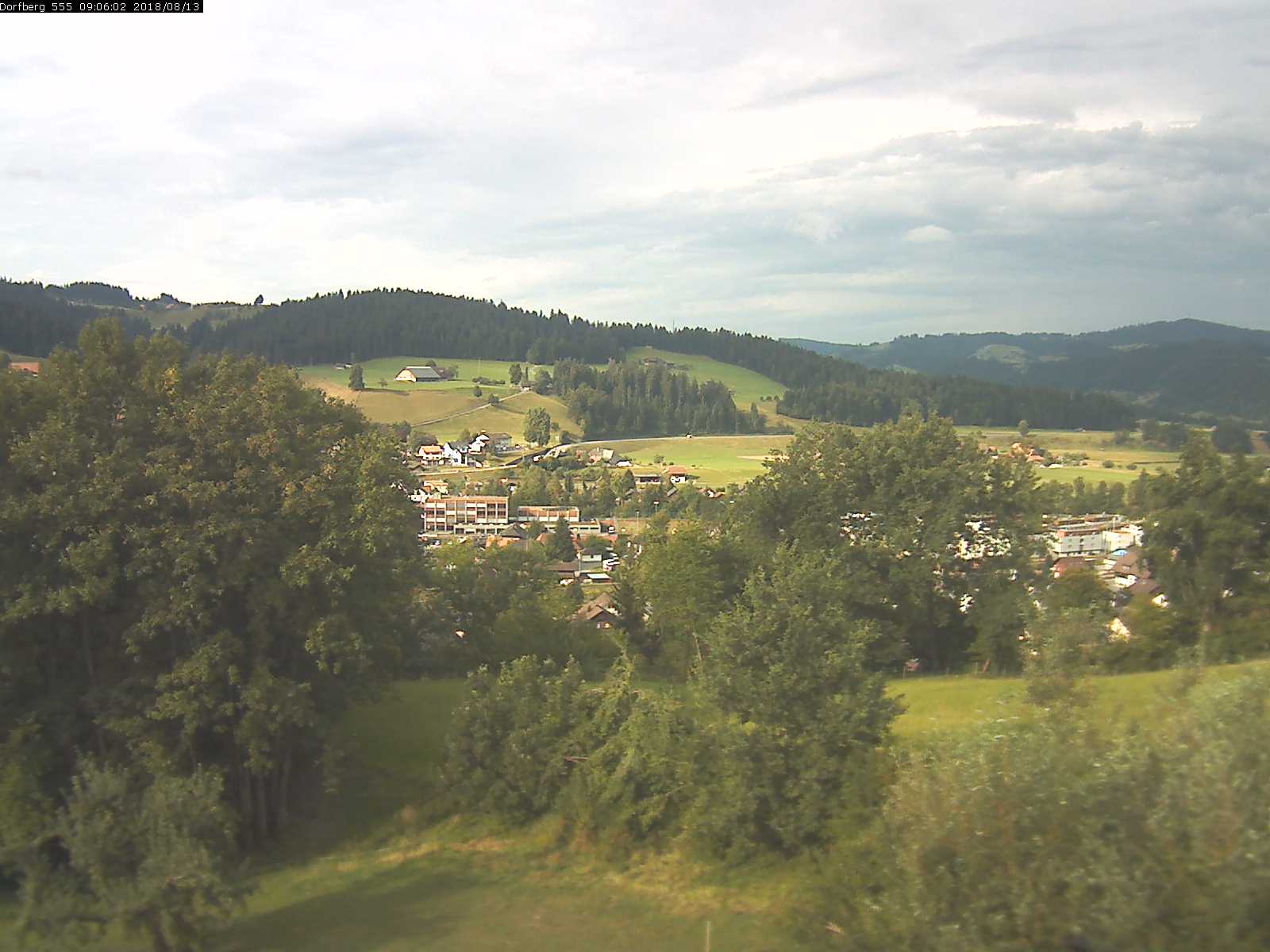 Webcam-Bild: Aussicht vom Dorfberg in Langnau 20180813-090601