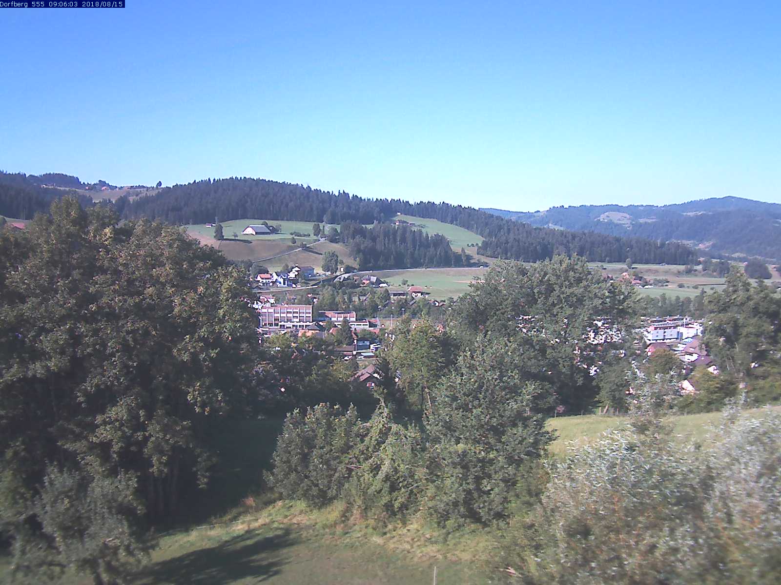Webcam-Bild: Aussicht vom Dorfberg in Langnau 20180815-090601