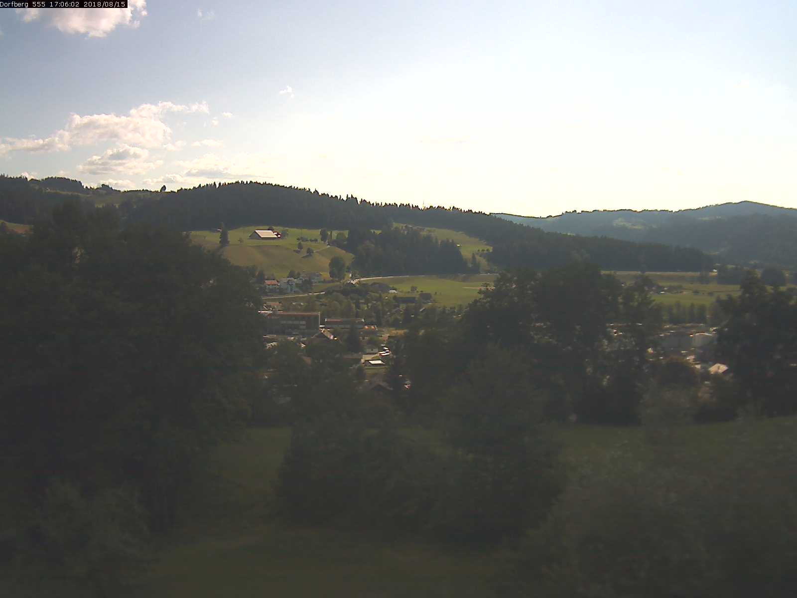 Webcam-Bild: Aussicht vom Dorfberg in Langnau 20180815-170601