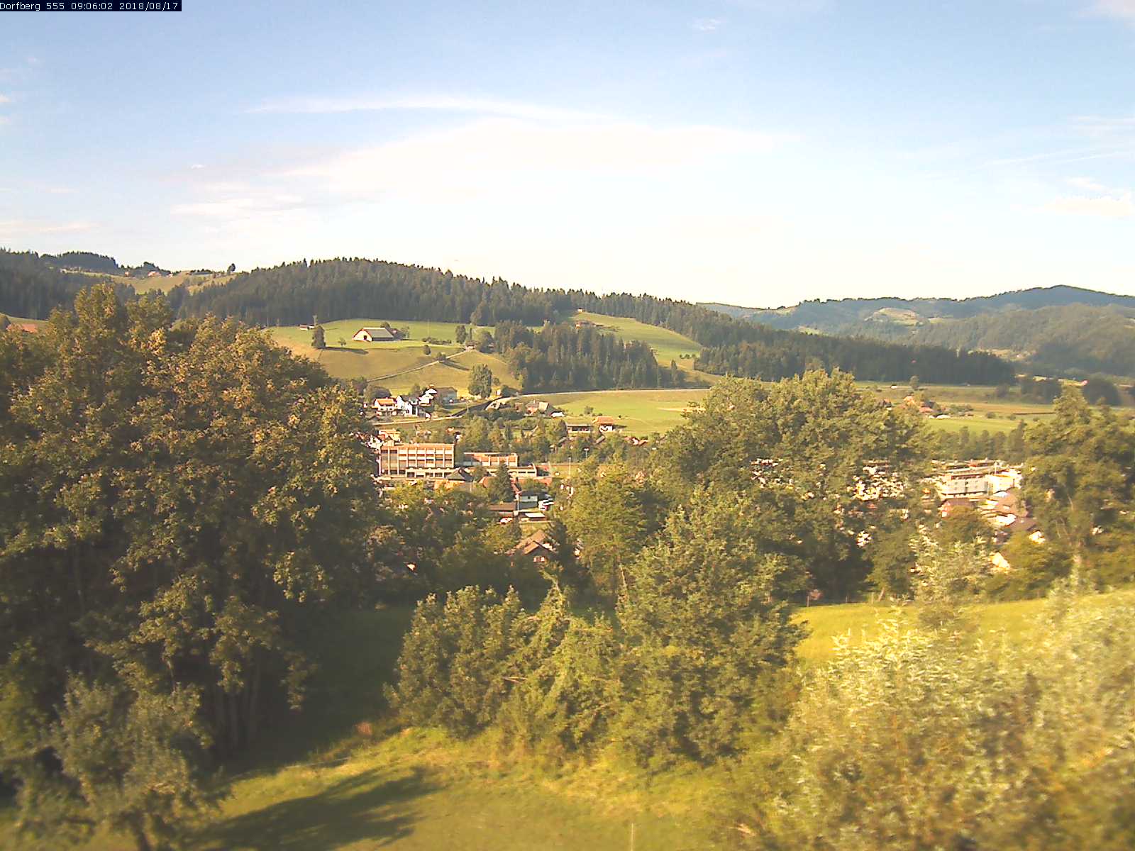 Webcam-Bild: Aussicht vom Dorfberg in Langnau 20180817-090601